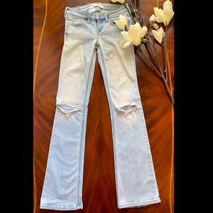 Hollister Low Rise Boot Cut Jeans 00S / W23L31 Light Wash Distressed